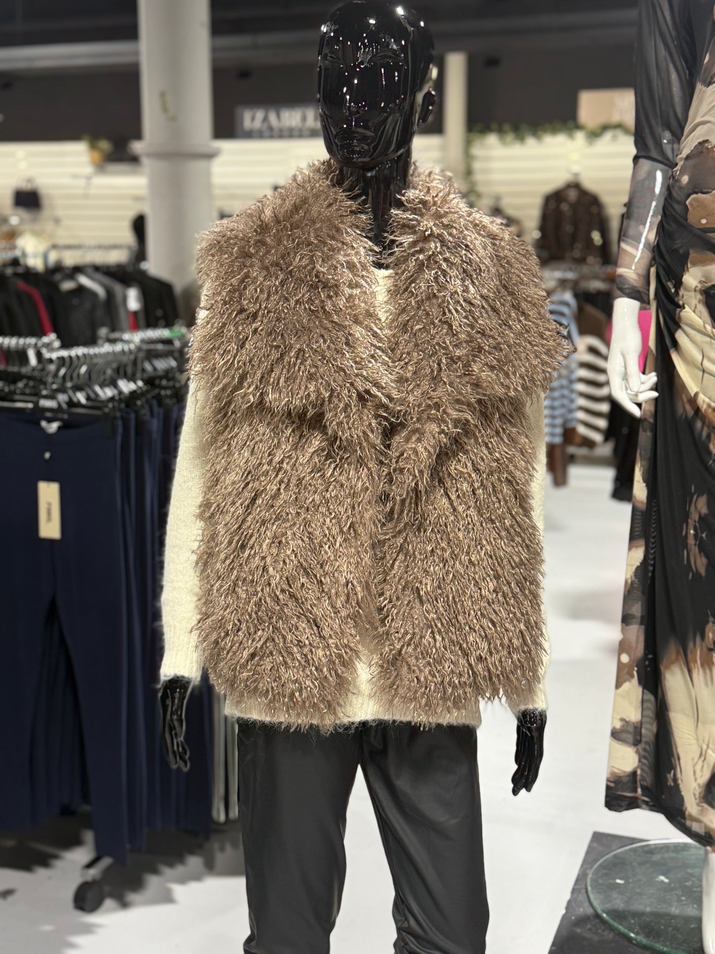 JACKIE SHAGGY GILET