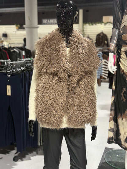 JACKIE SHAGGY GILET