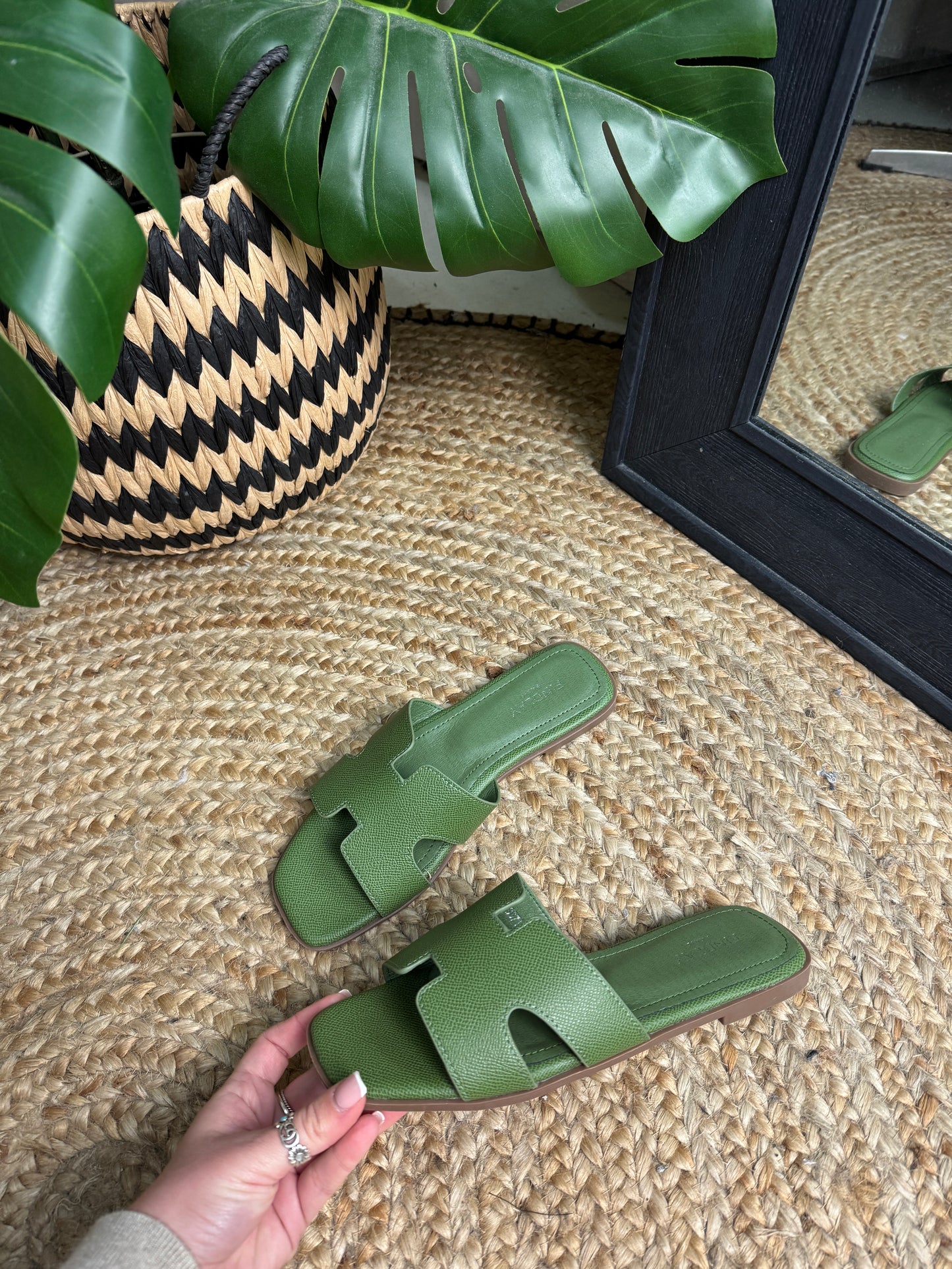 FINLAY KHAKI FAUX LEATHER SANDALS